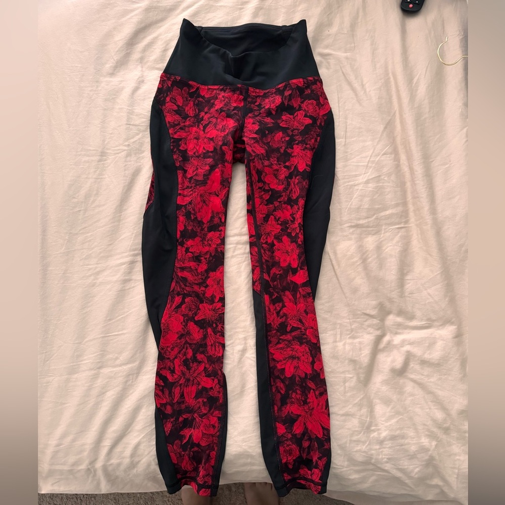 Lululemon leggings train times 7/8  25inch inseam size 4!